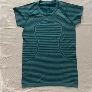 Lululemon Swiftly Short Sleeve Size 8 Run like new